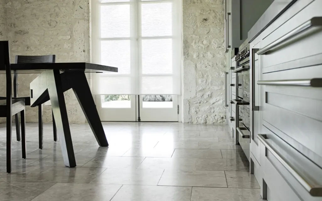 Rolgordijnen in een moderne boerderij woning