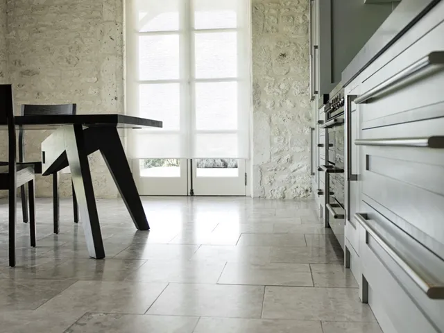 Rolgordijnen in een moderne boerderij woning — Stijl & Schaduw